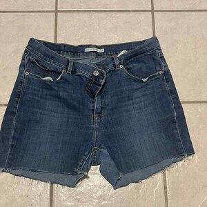 LEVI'S WOMEN MEDIUM WASH FRAYED HEM SIZE 14‎ JEAN SHORTS